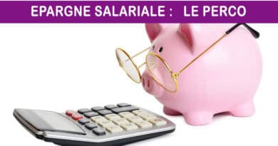 calculatrice et tire-lire cochon avec lunettes